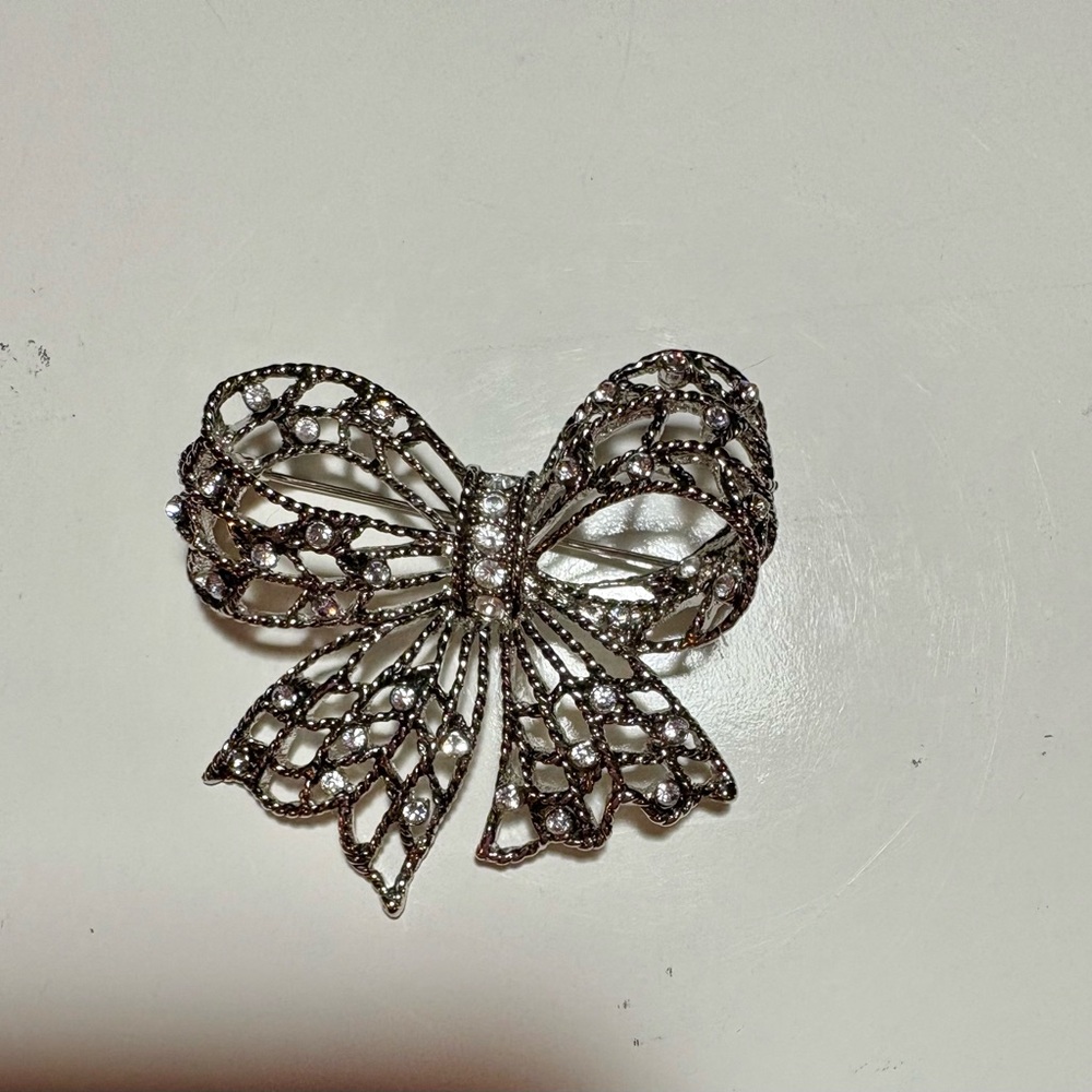 Elegant Silver Bow Brooch